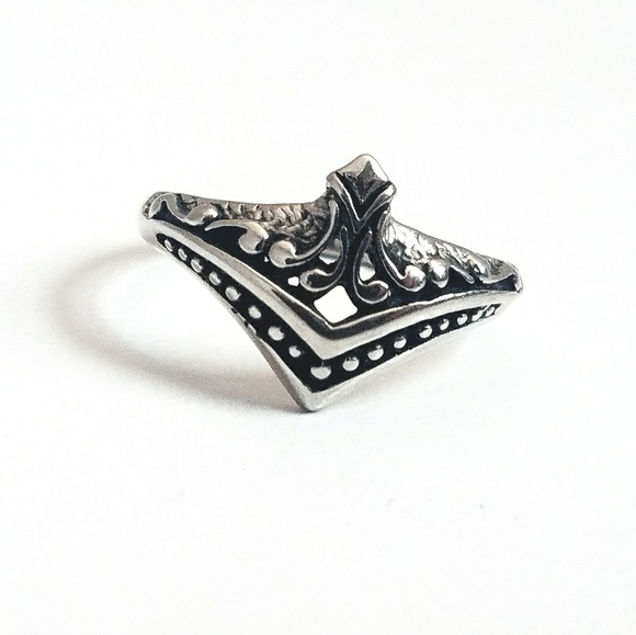 Vintage Jewelry - Vintage Silver Tone Gothic Chevron Ring Size 7
